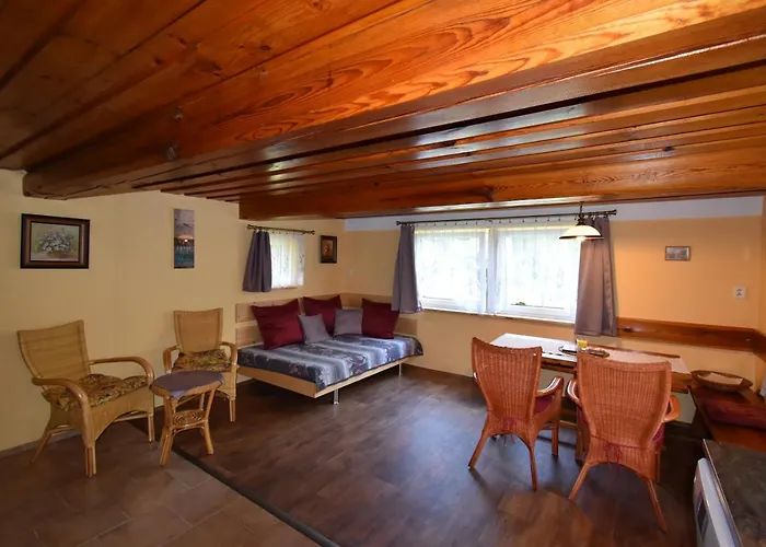 Alexandra Semesterbostad Kacanovy